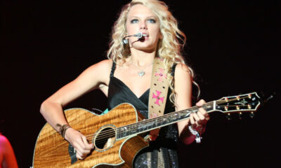 Taylor Swift performing live in 2007