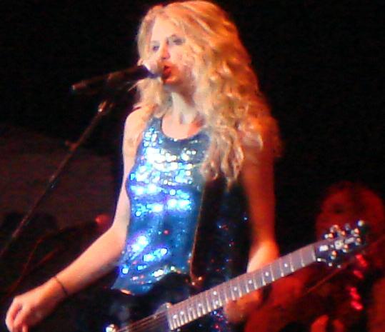 Taylor Swift in concert in Hamburg, New York, August 2008