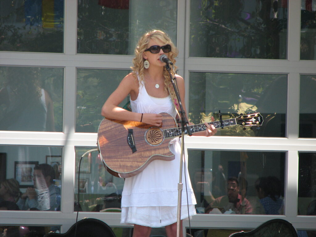 Taylor Swift performs at Yahoo headquarters in Sunnyvale, California, in May 2007.